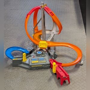 Hot Wheels Spin Storm Track Set